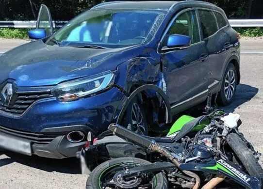 Поблизу Хажина — дві аварії за добу, обидва постраждалі в лікарні