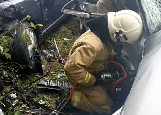 ДТП у Житомирському районі: 16-річна дівчина опинилася у пастці авто