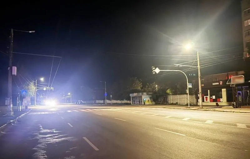 У Житомирі скутерист збив чоловіка та втік: поліція шукає винуватця та свідків