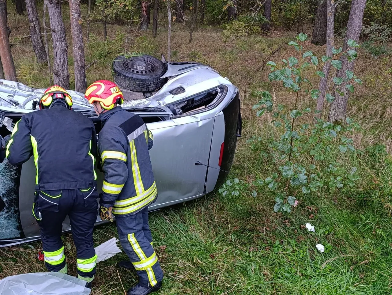 Смертельна аварія на Житомирщині: водія довелося вирізати з понівеченого авто