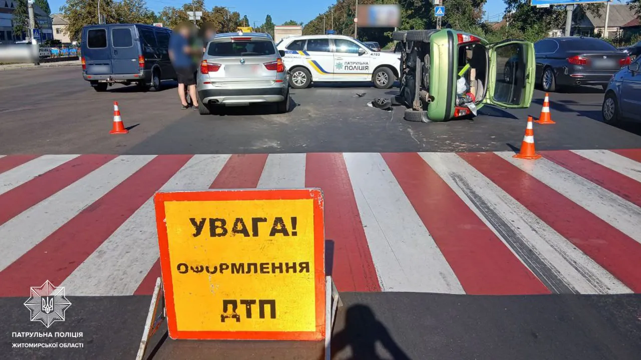 На перехресті у Житомирі сталася ДТП між Citroën та BMW