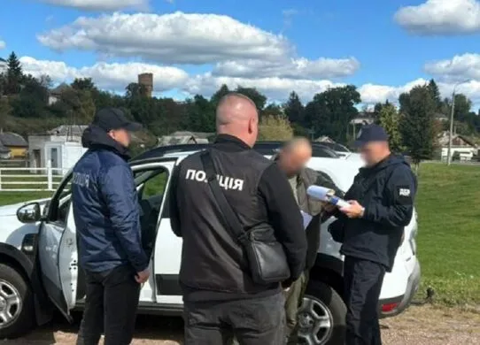 На Житомирщині лісівник вимагав щомісяця по 500 доларів з підприємця