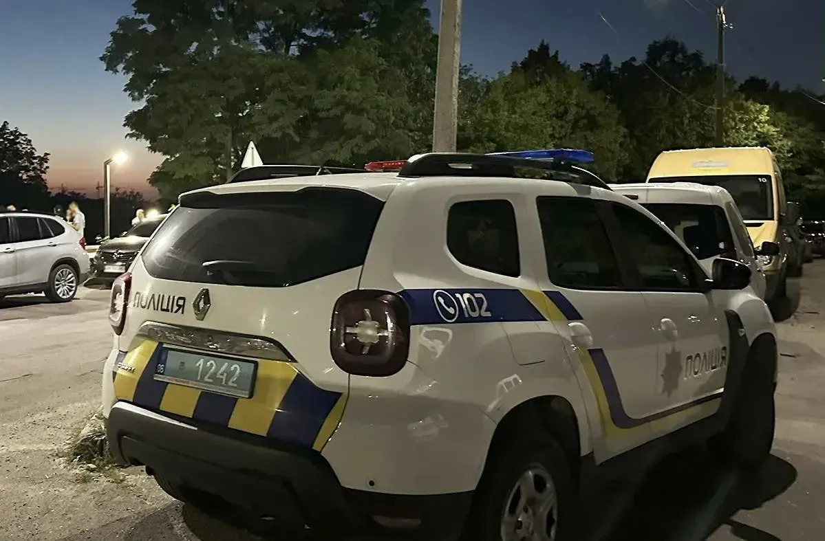 Як житомирські поліцейські рятували чоловіка, який ледь не стік кровʼю