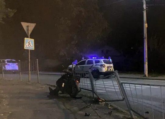 ДТП у Малині: двоє молодих чоловіків потрапили до лікарні після зіткнення мопеда з фургоном