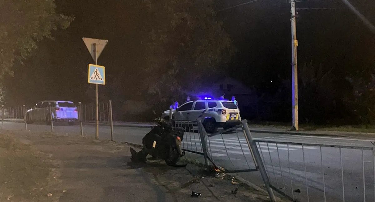 ДТП у Малині: двоє молодих чоловіків потрапили до лікарні після зіткнення мопеда з фургоном