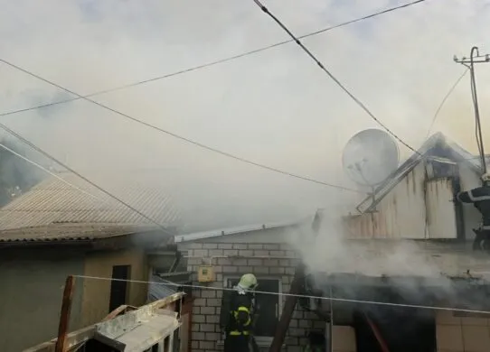 Нічна пожежа на Житомирщині: житло згоріло, господаря врятували