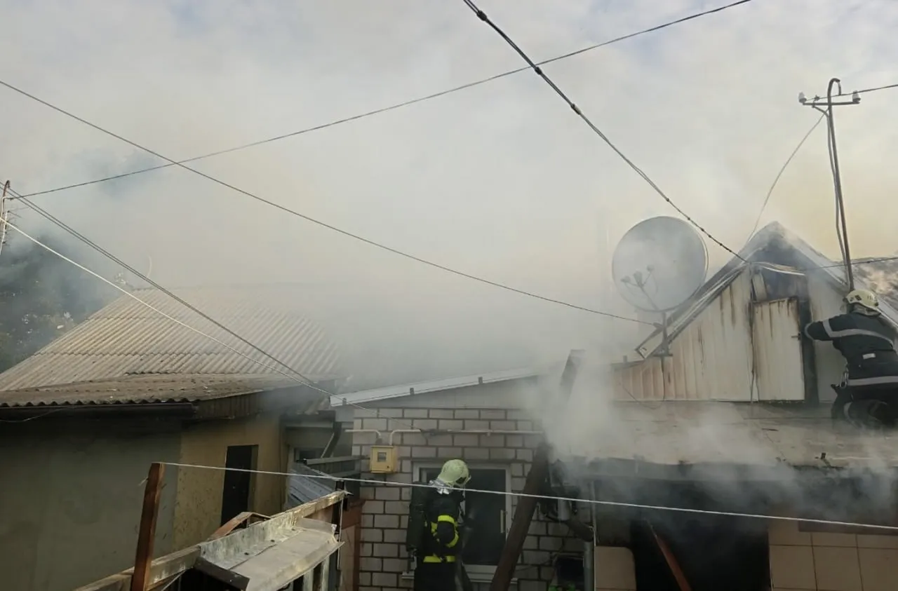 Нічна пожежа на Житомирщині: житло згоріло, господаря врятували