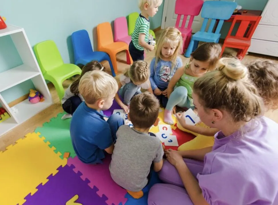 У Житомирі батьки протестують проти об’єднання груп у дитсадку №53