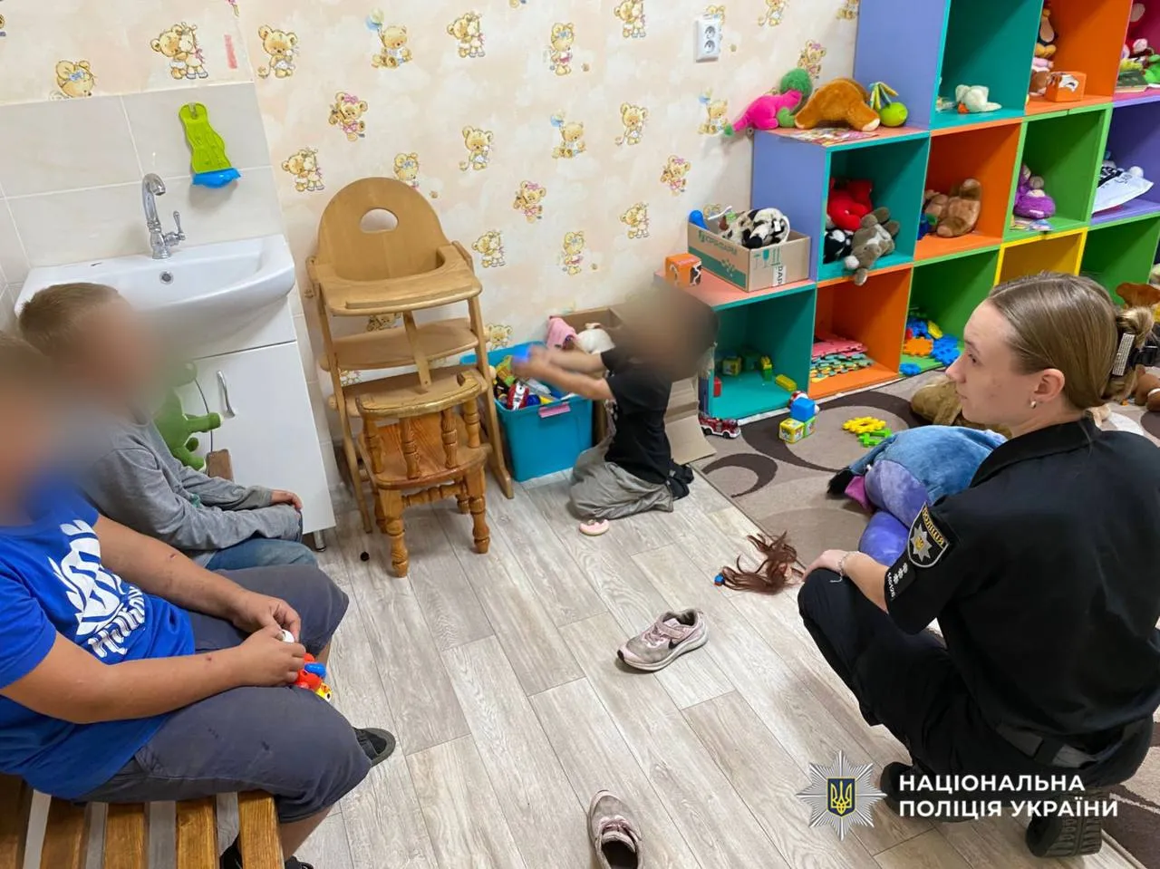 На трасі Житомирщини виявили дитину, яка втекла з дому, бо батько ображає