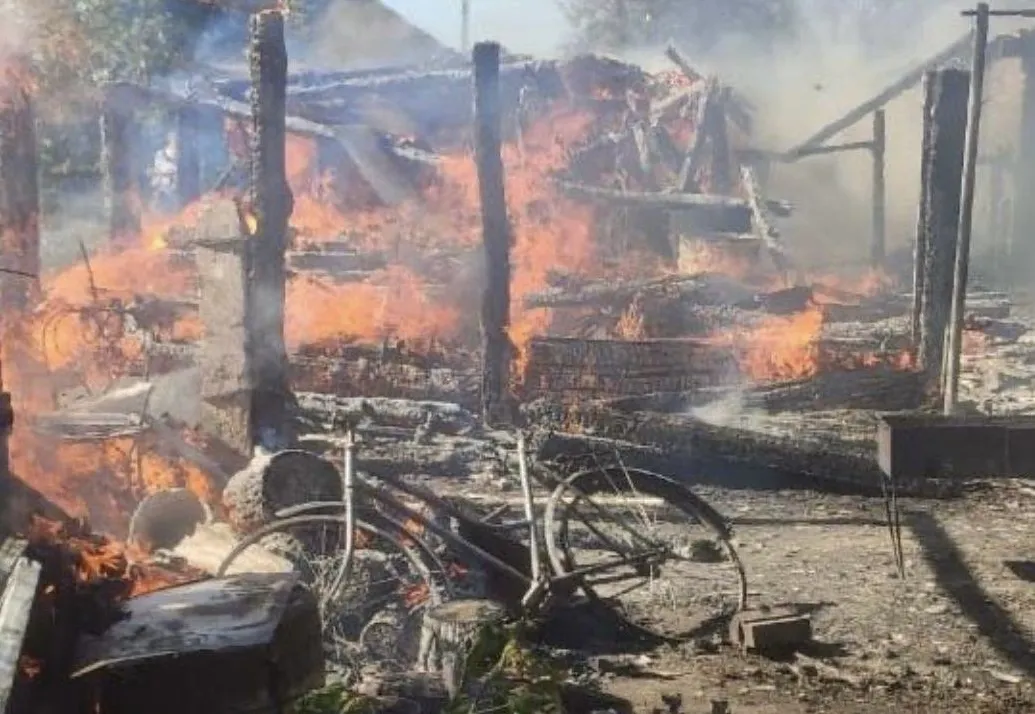 На Коростенщині рятувальники врятували дім від вогню