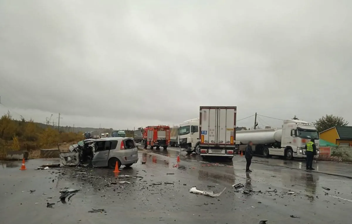 Під Житомиром зіткнулися п'ять авто: деталі аварії 19 жовтня