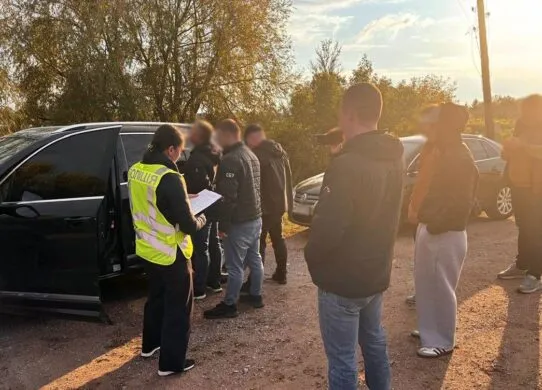 Посадовець на Житомирщині обіцяв "вплинути на слідство" щодо іншого хабарника