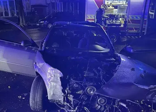 Внаслідок ДТП на Житомирщині водій застряг в понівеченому авто