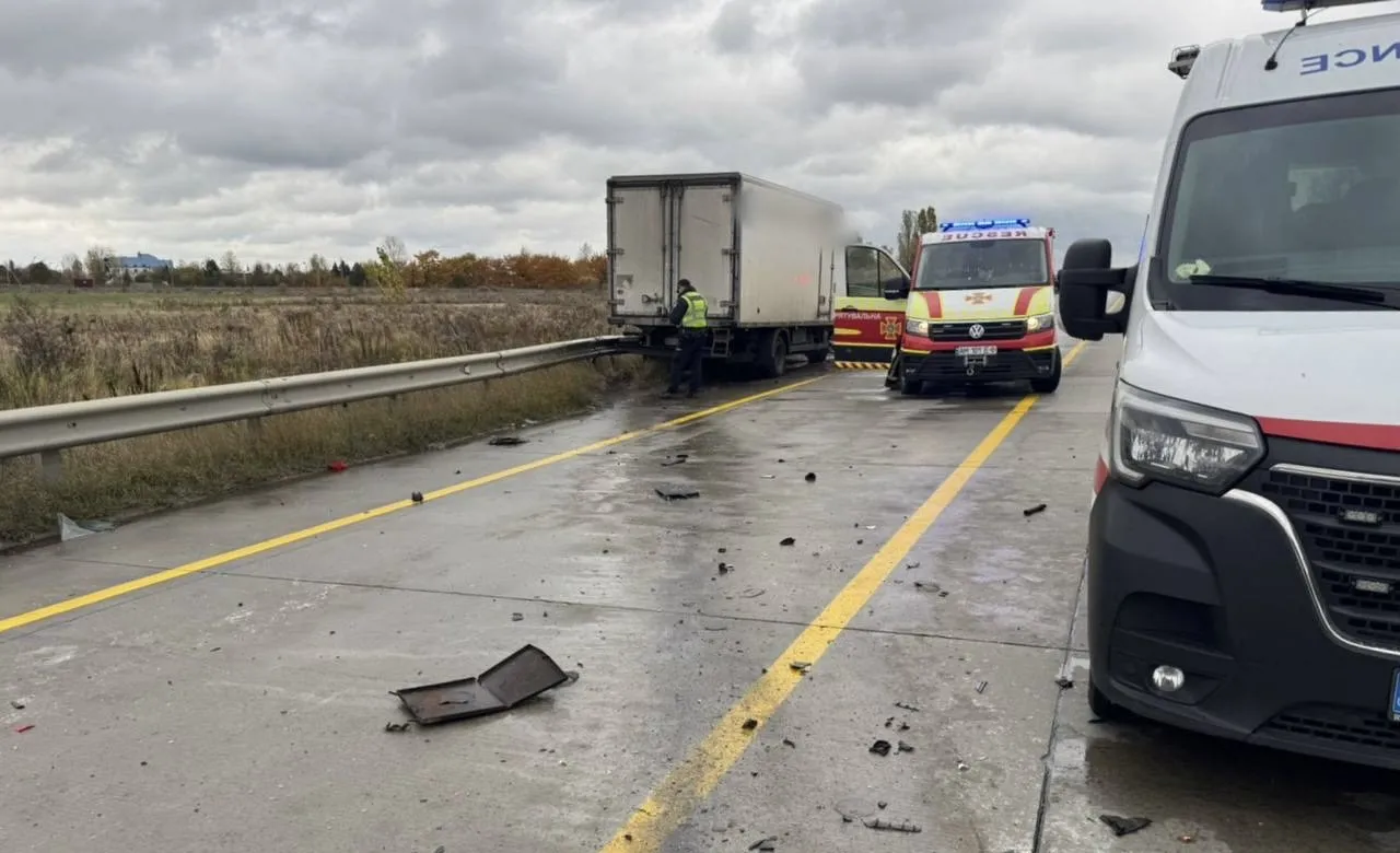 Лобове зіткнення під Житомиром: обидва водії у лікарні