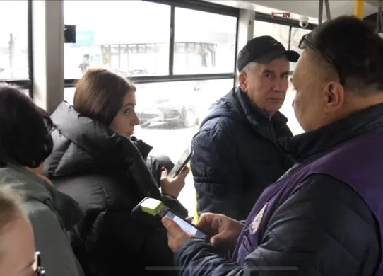 Житомирські «зайці» активізувалися восени: кого ловлять у тролейбусах