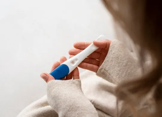 Позаматкова вагітність: перші симптоми, діагностика та дії, які рятують життя