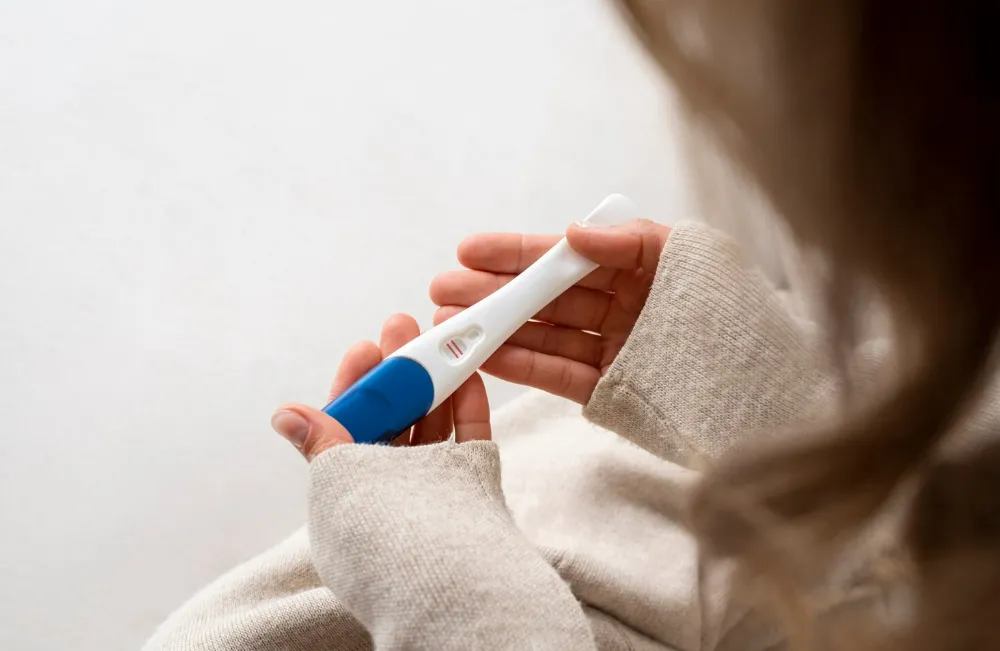 Позаматкова вагітність: перші симптоми, діагностика та дії, які рятують життя