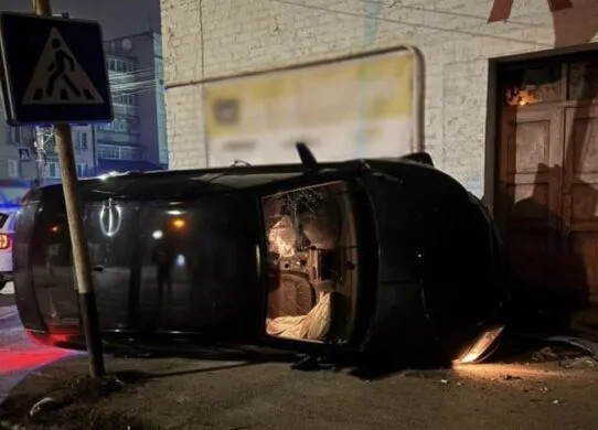 У Житомирі п’яний водій перекинув авто: двоє пасажирів травмовані