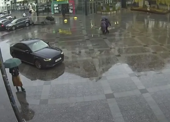 На Михайлівській у Житомирі водій заїхав у пішохідну зону