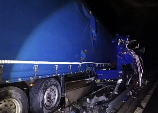 На Житомирщині не розминулися дві вантажівки: чим закінчилося