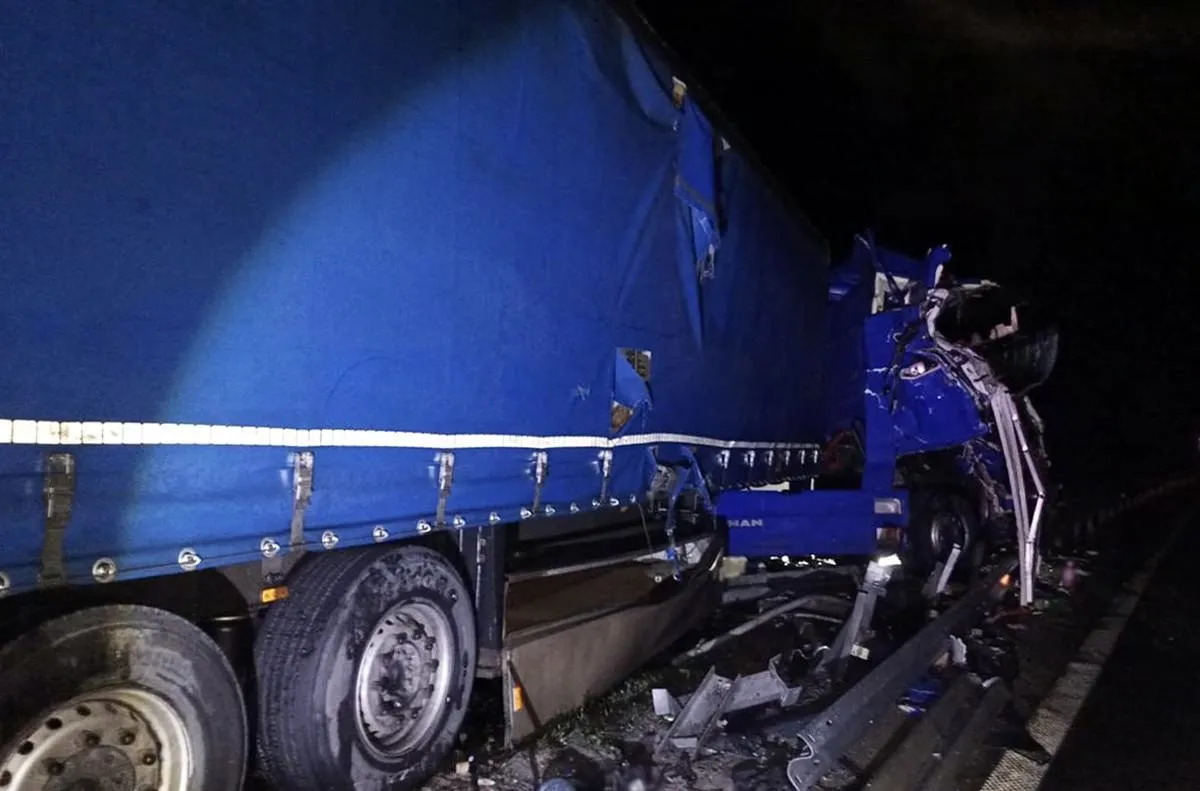 На Житомирщині не розминулися дві вантажівки: чим закінчилося