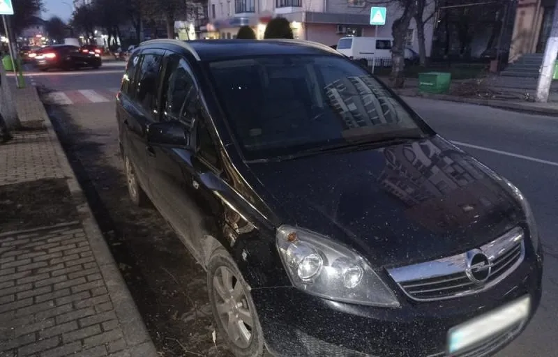 У Звягелі пенсіонерку збив водій, що виїжджав з подвір’я