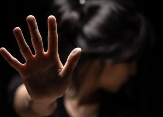 Жінка показала синці та звинуватила відомого у Житомирі лікаря у побиттях