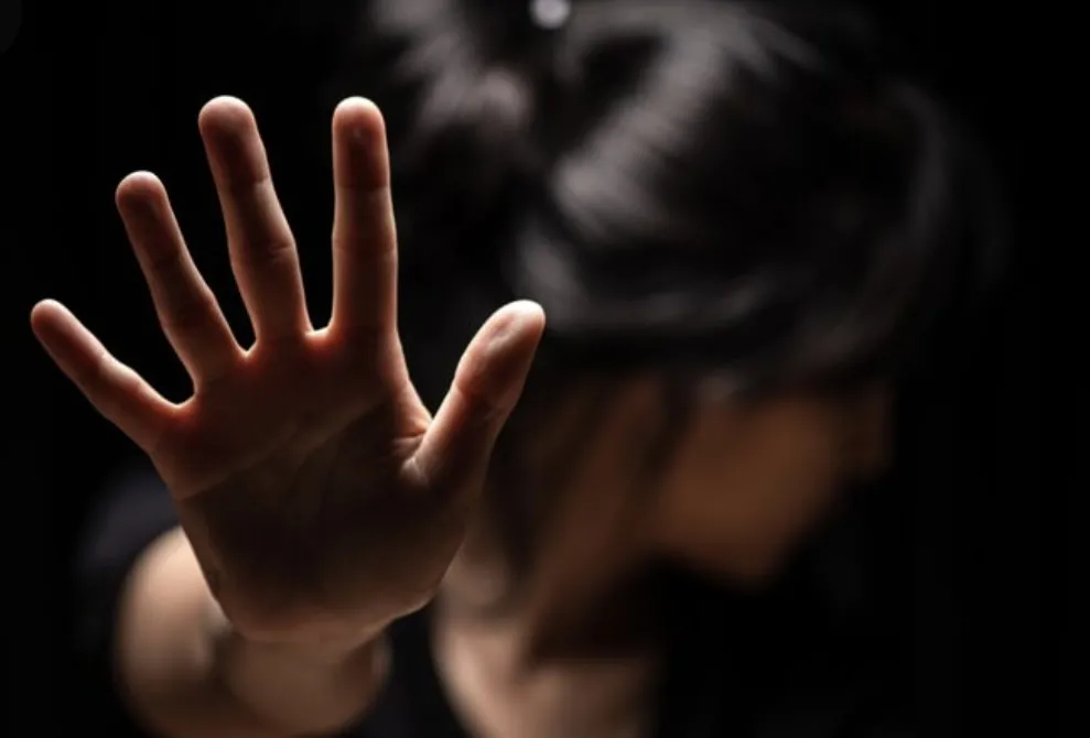 Жінка показала синці та звинуватила відомого у Житомирі лікаря у побиттях