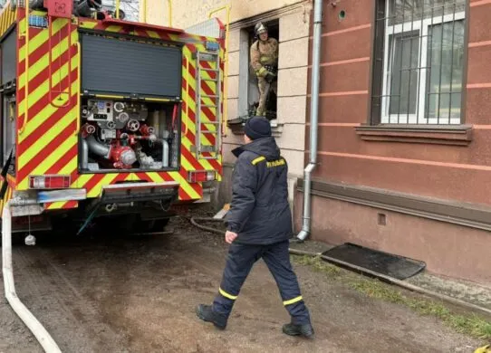 У Житомирі спалахнула квартира через витік газу: господар вистрибнув у вікно