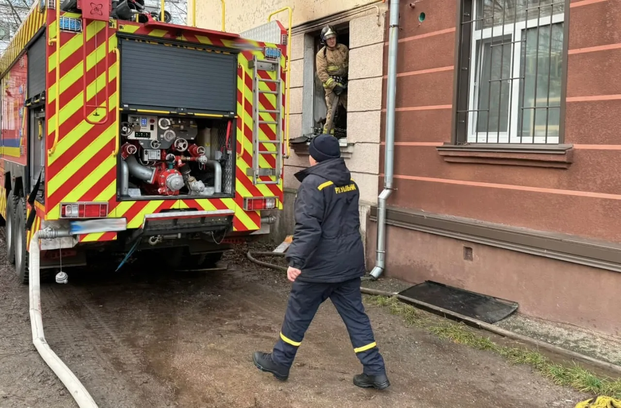 У Житомирі спалахнула квартира через витік газу: господар вистрибнув у вікно