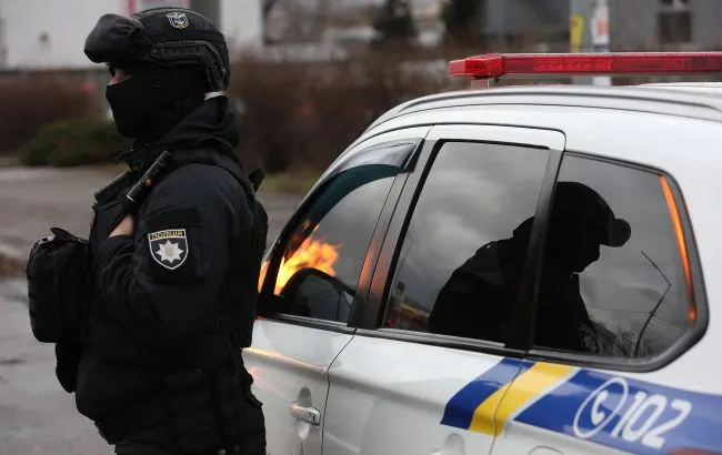 На Житомирщині чоловік під час застілля вбив товариша виделкою: що відомо станом на сьогодні