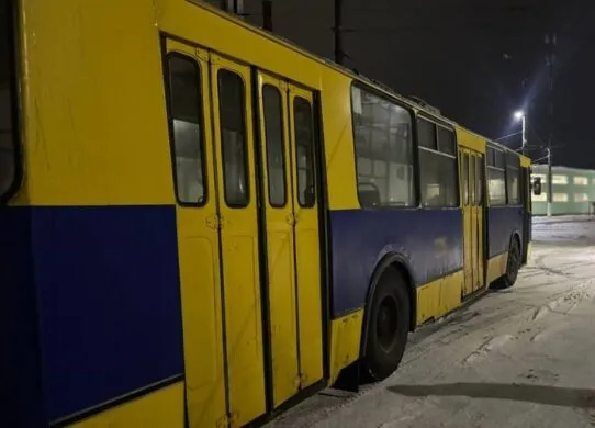 У Житомирі 16-річного хлопця вдарило струмом у тролейбусі