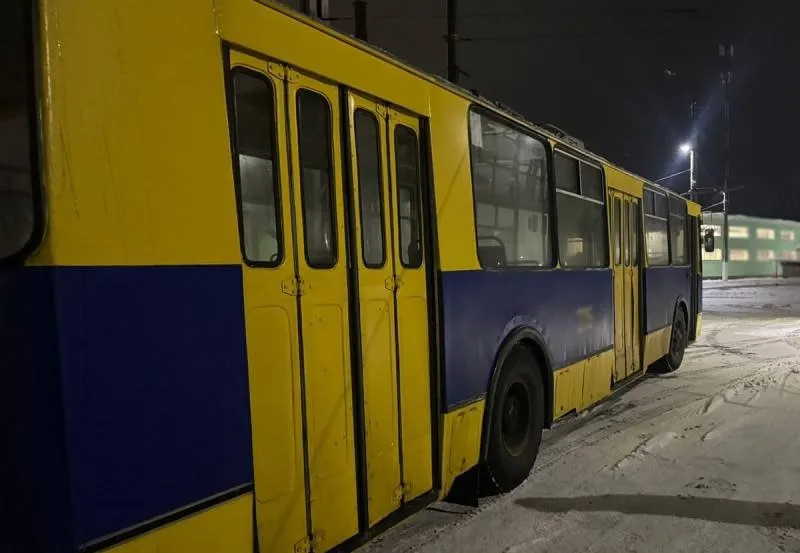 У Житомирі 16-річного хлопця вдарило струмом у тролейбусі