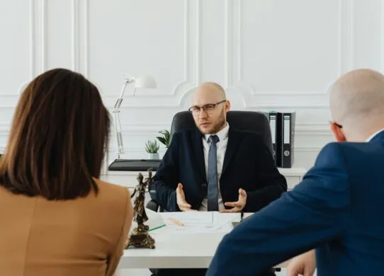 Адвокатські послуги в Житомирі: чому це важливо і як обрати свого захисника