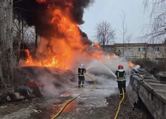 На Житомирщині рятувальники гасили величезну пожежу