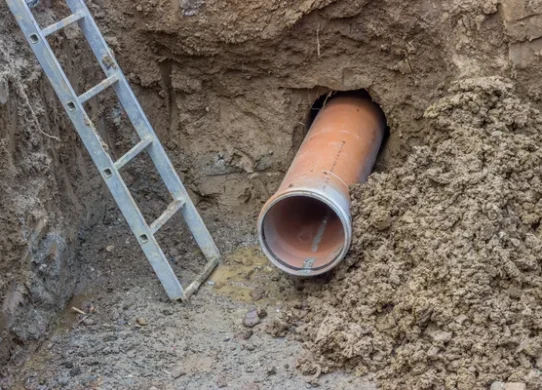 У Житомирі викрили цілий провулок, який роками зливав стоки без оплати