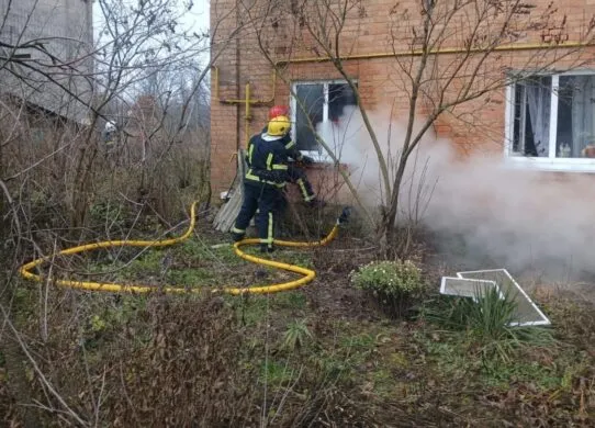 На Житомирщині з пожежі врятували мешканця