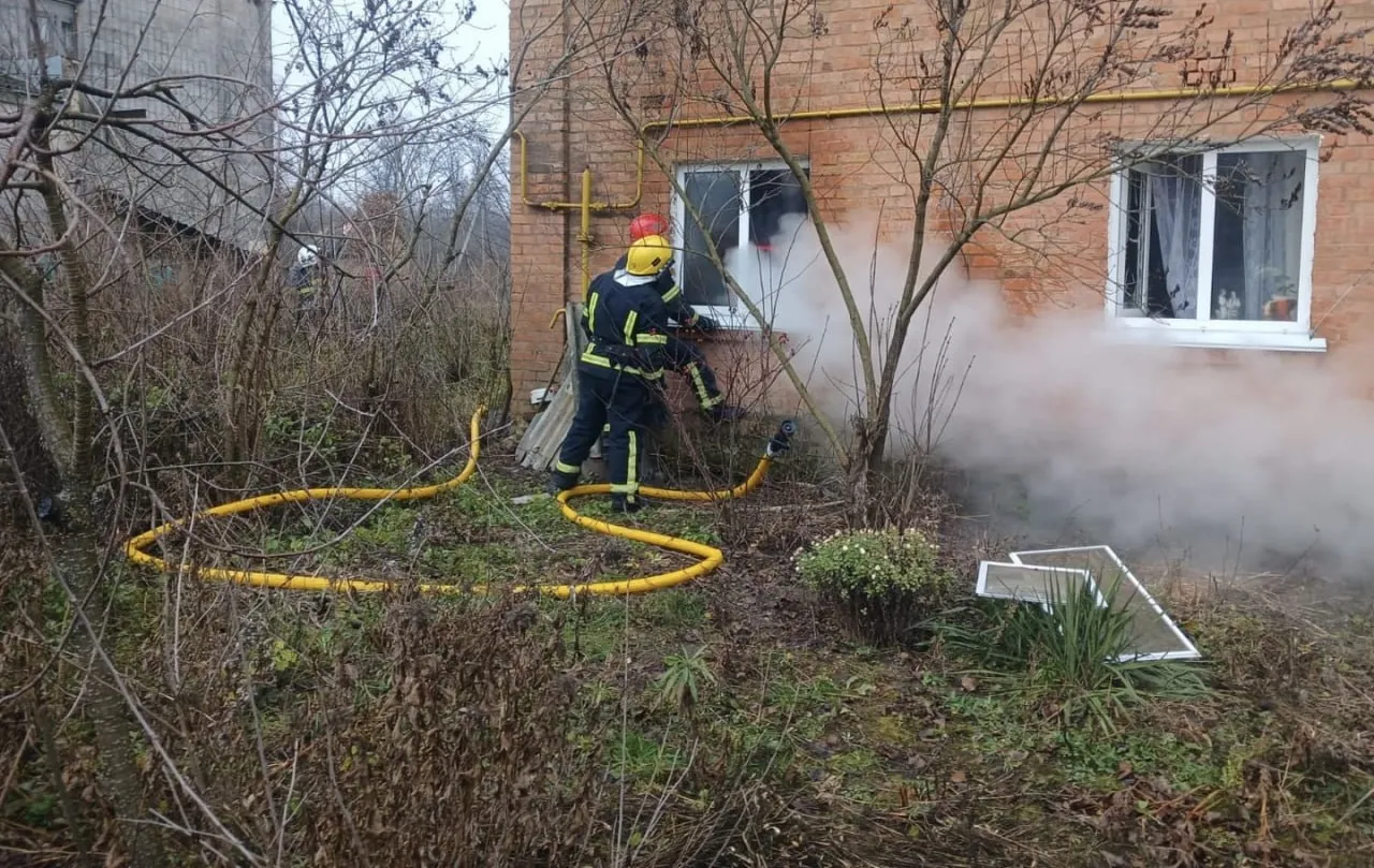 На Житомирщині з пожежі врятували мешканця
