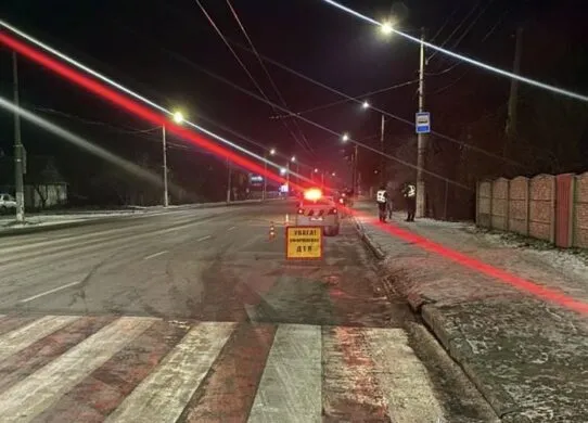 Вечірня аварія у Житомирі: авто збило 17-річного хлопця