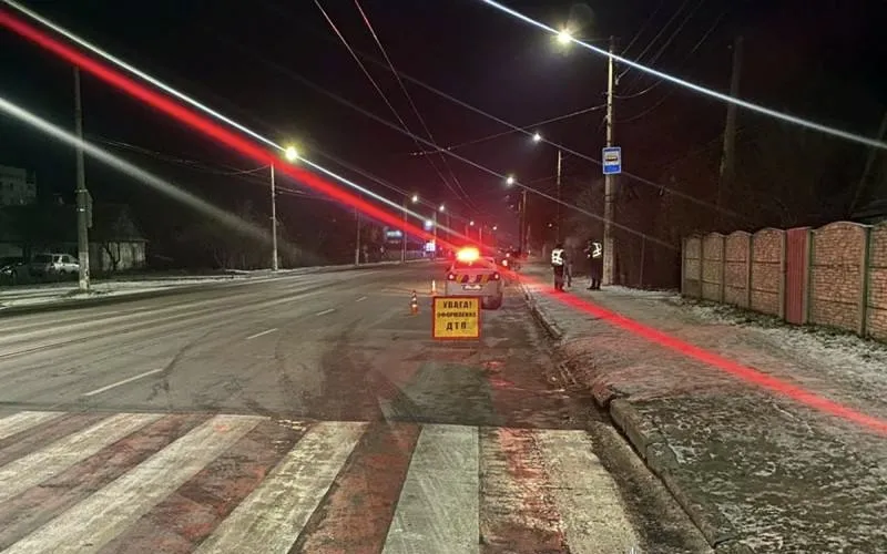 Вечірня аварія у Житомирі: авто збило 17-річного хлопця