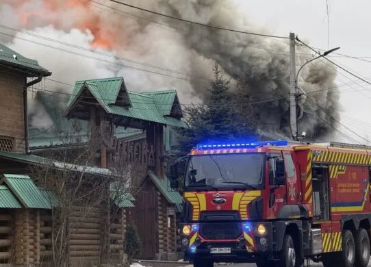 У Житомирі згорів торговий комплекс: деталі великої пожежі