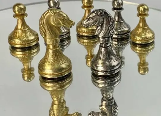 Шахові фігури оригінальний подарунок для прихильників логічних ігор