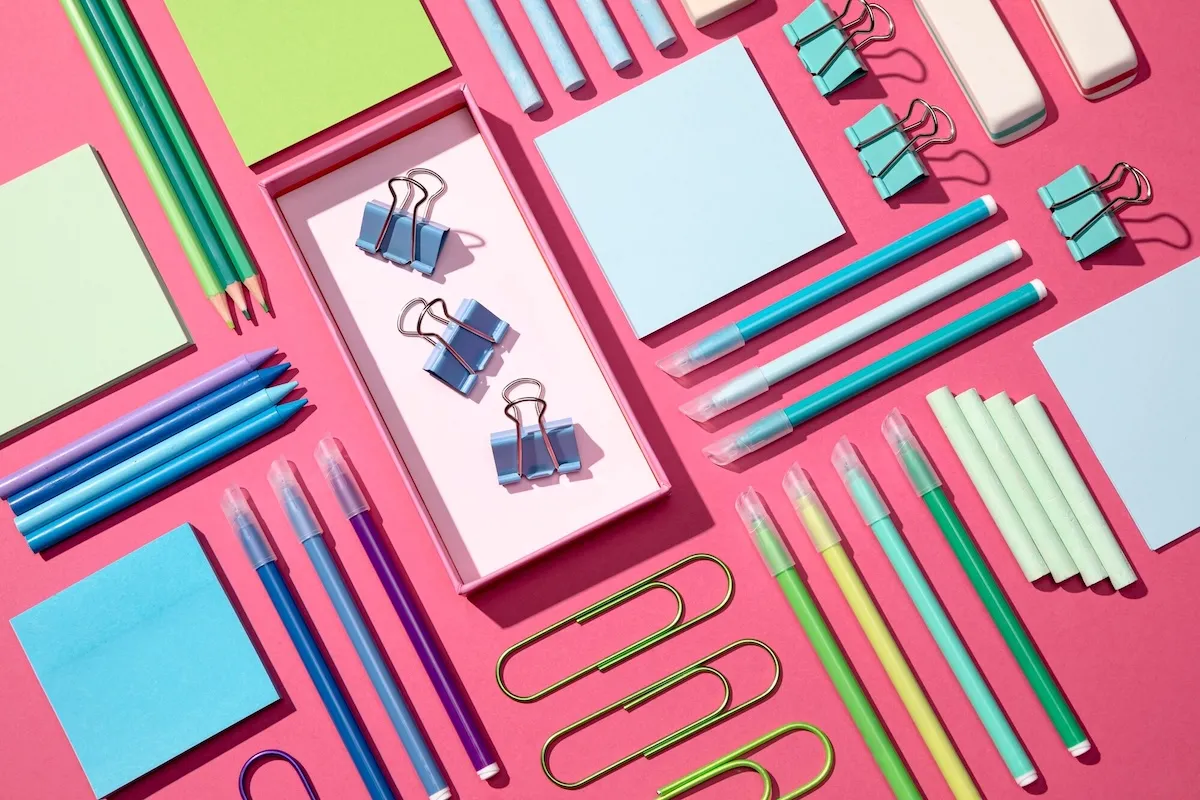 Які переваги мають канцтовари оптом для офісу та школи