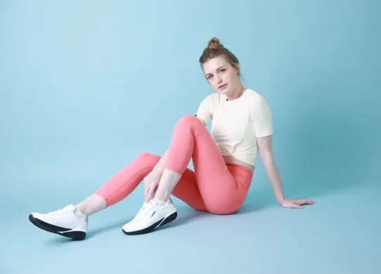 Женские кроссовки: как собрать стильный гардероб и не переплатить