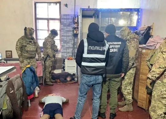 Наркотики у посилках: як киянин «підгодовував» ув'язнених на Житомирщині