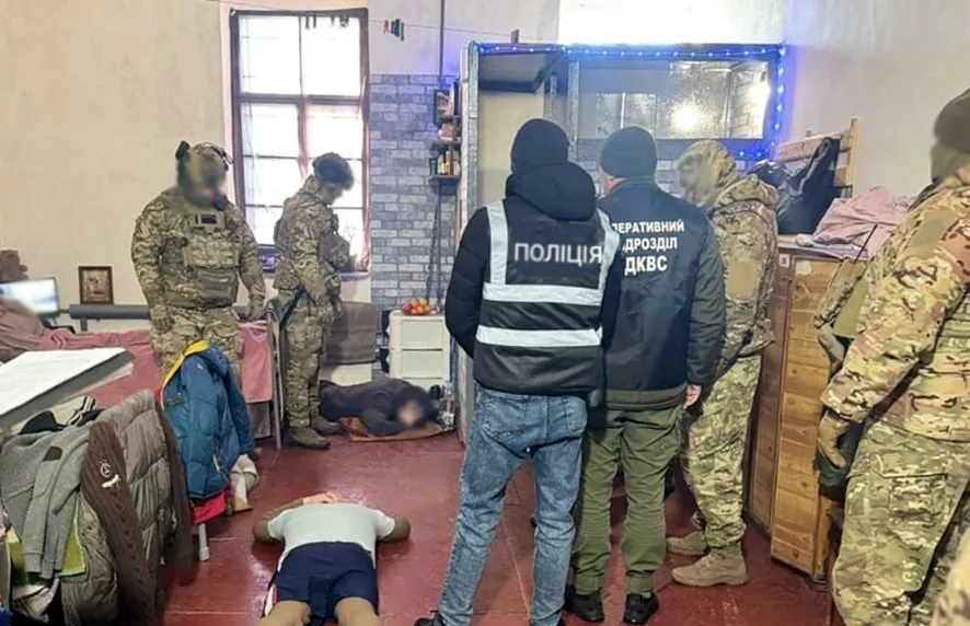 Наркотики у посилках: як киянин «підгодовував» ув'язнених на Житомирщині