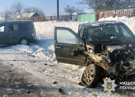 ід Житомиром зіткнулися дві фури та мінівен