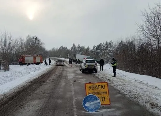На Житомирщині вантажівка протаранила маршрутку з пасажирами