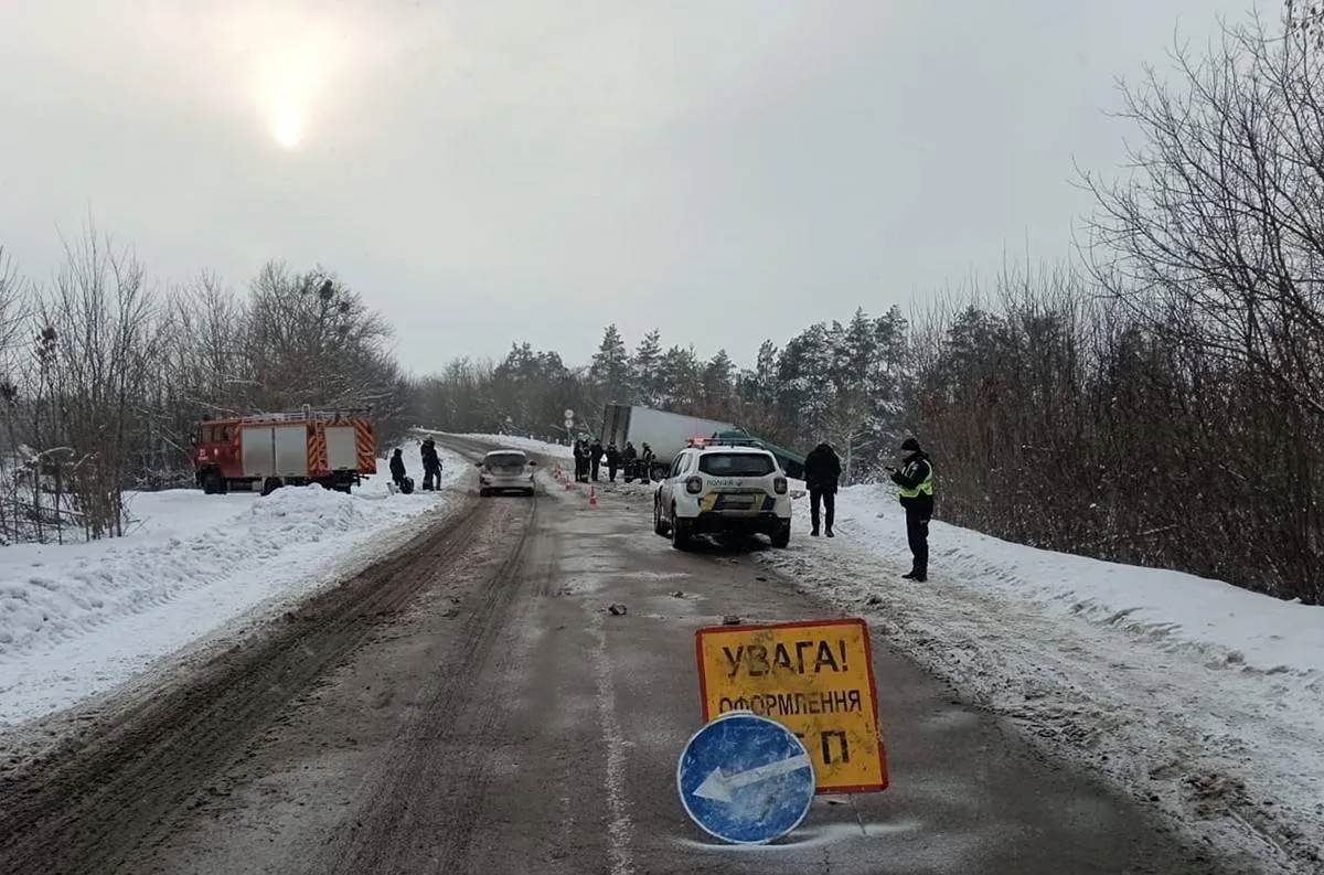 На Житомирщині вантажівка протаранила маршрутку з пасажирами