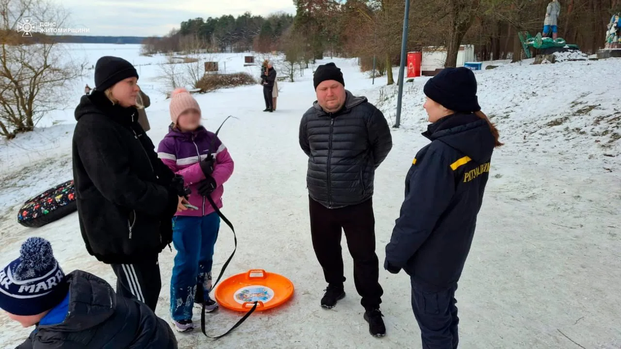 Минулий рік забрав 26 життів: як на Житомирщині борються за безпеку на льоду